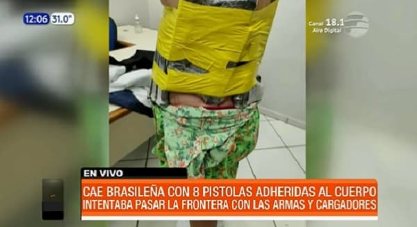 Detienen a brasileña que tenía armas y cargadores adheridos al cuerpo