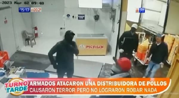 Delincuentes reducen a funcionarios de distribuidora, pero no logran llevarse el dinero