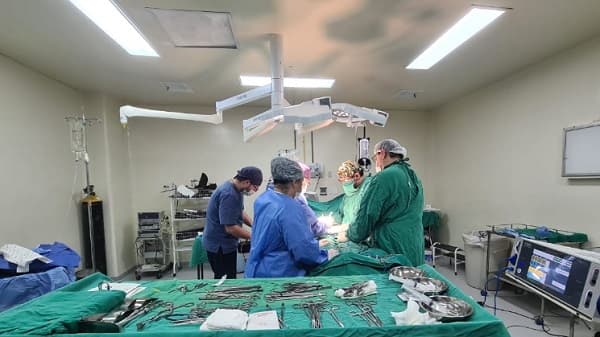 Exitosa cirugía intrauterina salva a bebé con malformación pulmonar