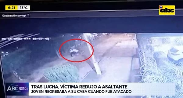 Víctima reduce a asaltante tras una intensa lucha