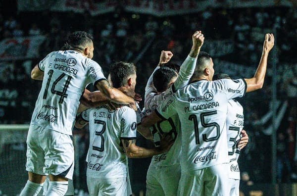 Olimpia gana y está a poco de octavos 