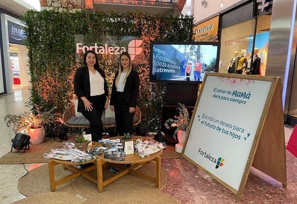 Empresa agasaja a madres por su día  