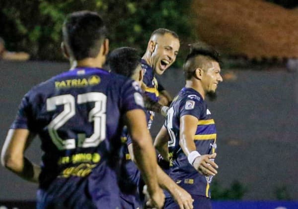 Trinidense supera a Resistencia y se afianza entre los primeros 