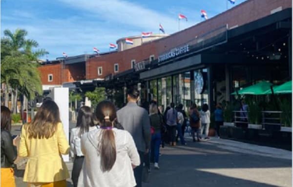 Debuta Starbucks, pero otra marca se hace tendencia
