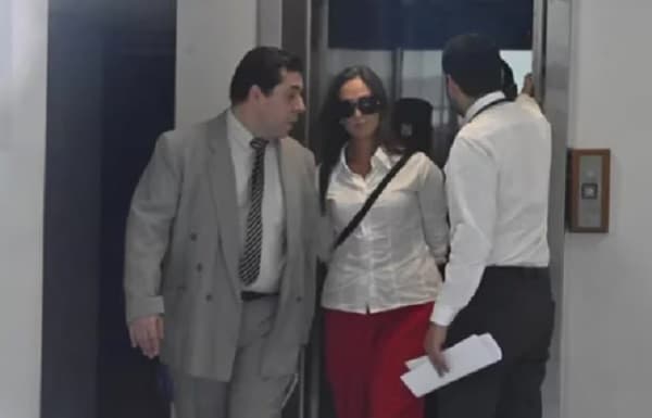 Teléfono para Tío Rico: Se entrega la esposa del coronel