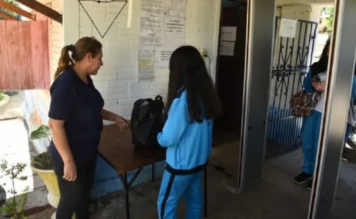 MEC autoriza la revisión de mochilas en instituciones educativas 