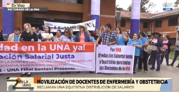 Docentes de Enfermería y Obstetricia de la UNA piden equiparación salarial en protesta
