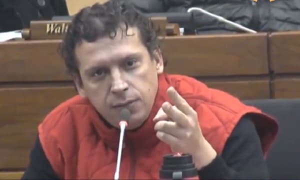 Galaverna cae al nivel de “El Chapulín Colorado” y trata de boba a Celeste