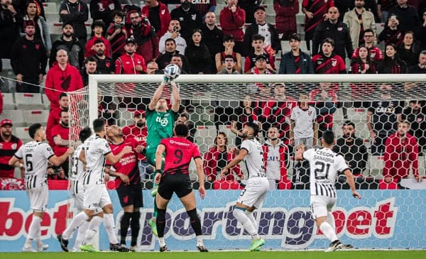 Libertad definirá su clasificación a cuartos de la Sudamericana en Brasil