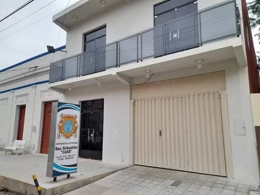 Clan Alliana: Polémica sobre títulos en Universidad Autónoma San Sebastián