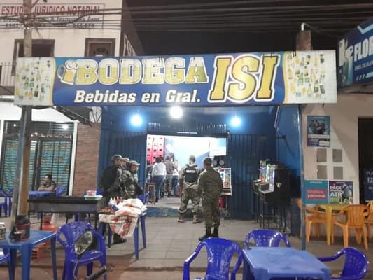 Lavadero de autos y bodegas como fachada de venta de drogas