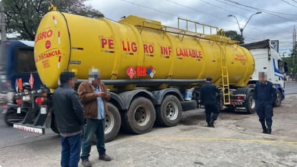 Recuperan camión robado en asalto en San Antonio, pero sin combustible