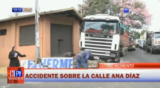 Camión queda sin frenos y choca contra muro en cercanías del Mercado 4