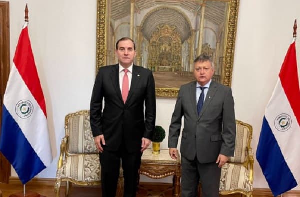 Canciller se reúne con embajador argentino tras retención de embarcaciones en el Paraná