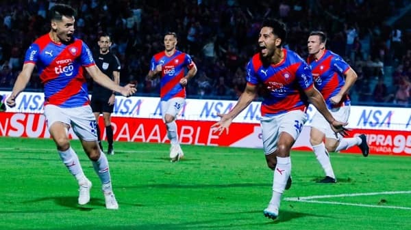 Cecilio Domínguez desata la euforia en Barrio Obrero