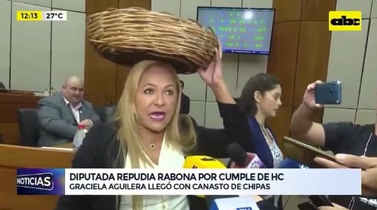 Diputada reparte chipas y critica a colegas que dejaron sesión para saludar al “patrón”