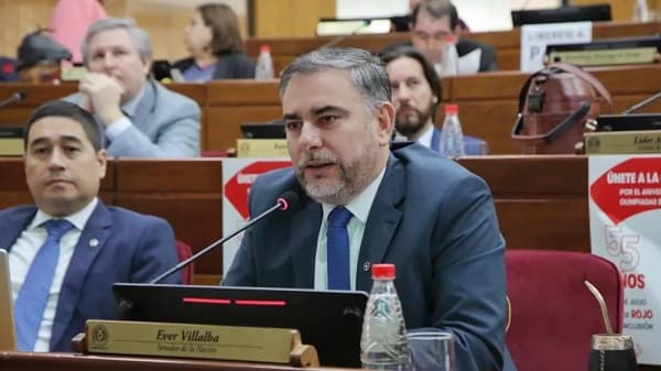 Senador Villalba defiende a su funcionario y niega irregularidad de Cogliolo Boccia