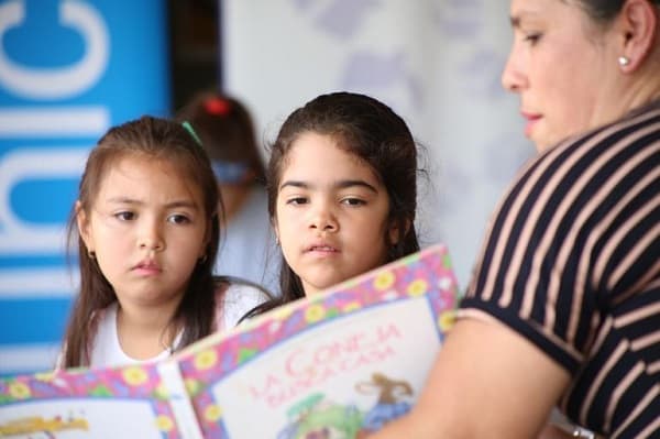 Proponen impulsar lectura y restringir móviles en escuelas