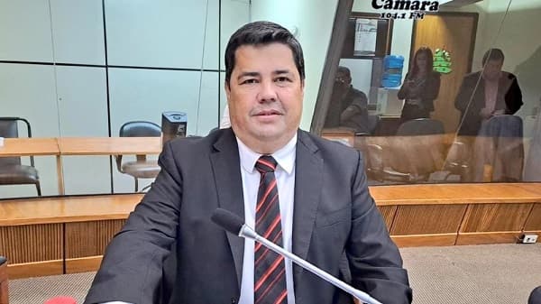 Luis Benítez en la EBY: La audacia de la inexperiencia