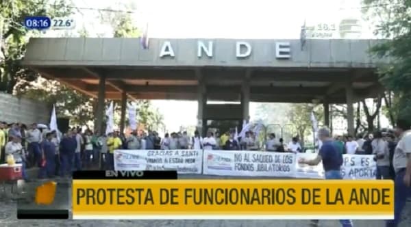 Ande: Funcionarios protestan por precariedades y la Superintendencia de Jubilaciones
