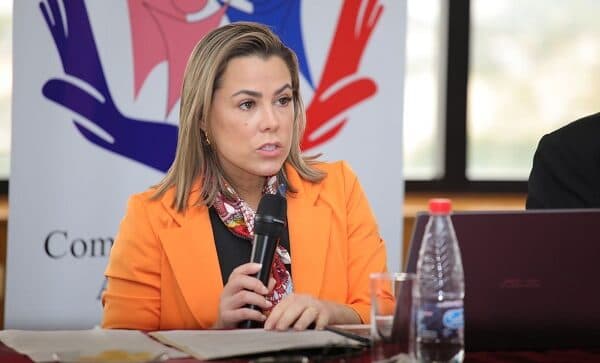 Senadora Valiente pide informes sobre Federación de Padres