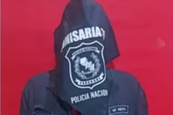 Detienen a falso bombero que usaba un uniforme robado para estafar en las calles