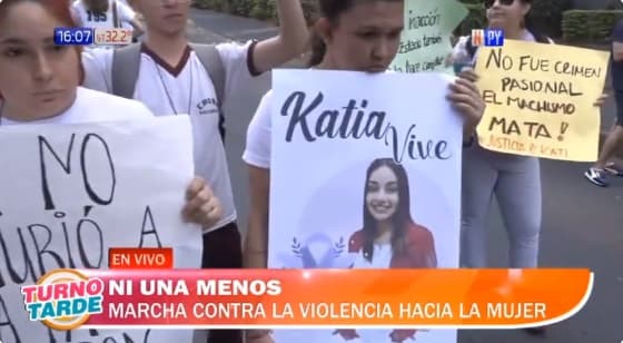 Mujeres se manifiestan frente a Fiscalía ante feminicidios
