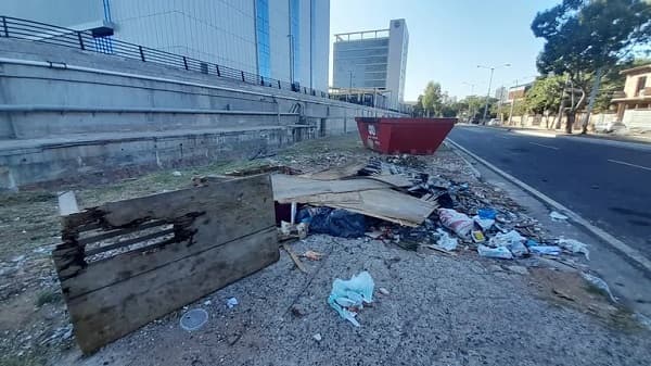 “Nenecho” Rodríguez niega basura acumulada en Asunción y desafía a periodistas con asado diario