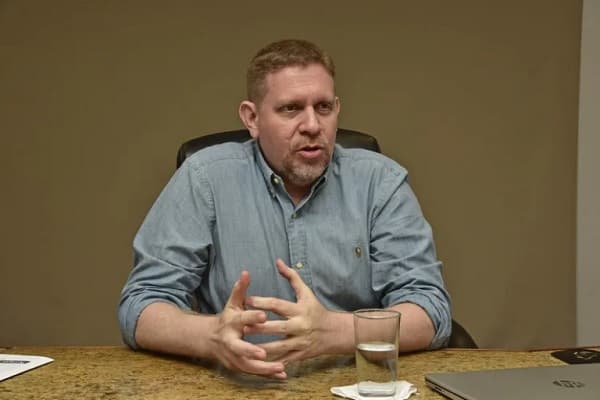 Petropar adjudica millones a firma sin historial estatal