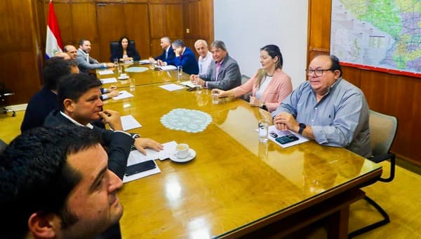 MOPC trata deuda de USD 400 millones con constructoras