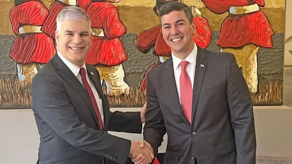 Santiago Peña y futuro gabinete visitan la Embajada de EE.UU