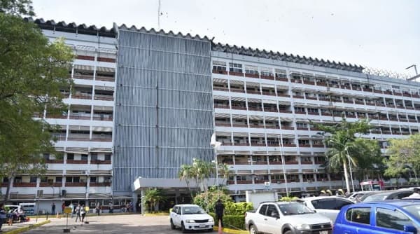 Fiscalía incauta 760 planillas falsas en oficina de exfuncionaria del IPS