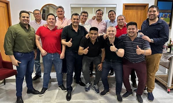 Fuerza Republicana refuerza lazos con el Ejecutivo tras la fuga de cuatro diputados