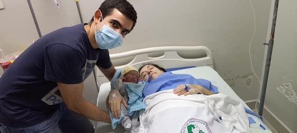 Triunfo en IPS: Nace Matheo tras ser operado en el útero