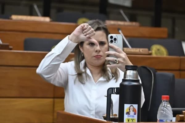 ¡Nueva polémica! Cámara de Senadores  cambia horario y genera controversia