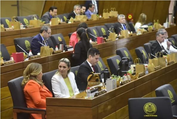 Diputados proponen cambios reglamentarios para permitir discursos leídos