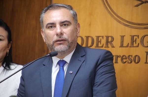 Senador Villalba advierte: adelantar internas agravará crisis del PLRA