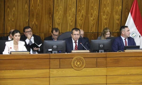 Gobernadores piden US$ 281M por déficit en almuerzo escolar