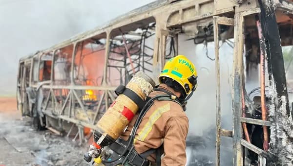 Incendio consume bus con 118 pasajeros en Ypané: todos logran evacuar a tiempo