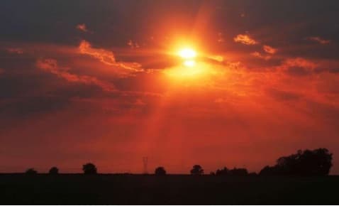 Lunes caluroso con chaparrones dispersos en varias regiones del país