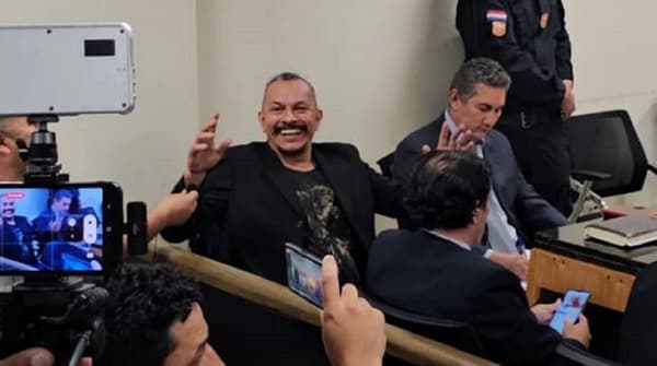 Exsenador Mbururu sentenciado a 2 años de prisión por coacción, absuelto por robo