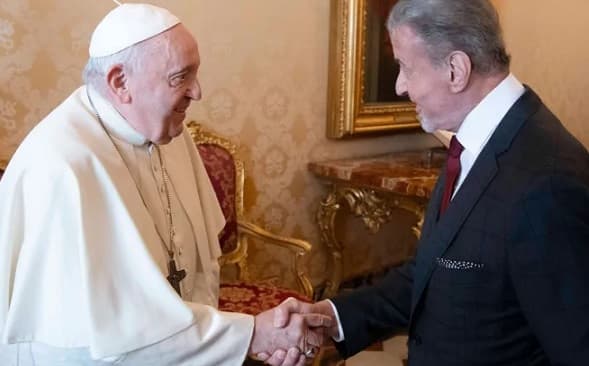 Sylvester Stallone y familia visitan al Papa Francisco