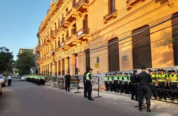 Protesta en Asunción: Trabajadores de salud exigen cumplimiento de reajuste salarial