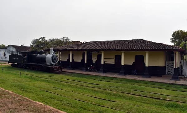 Ypacaraí celebra 136 años de historia y reactiva su emblemática locomotora N°60