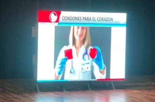 Controversia por manuales de educación sexual en escuelas públicas