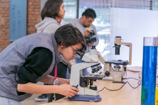 ¡Tatakua Lab: Un Año Inspirando “Momentos Eureka” en Paraguay!