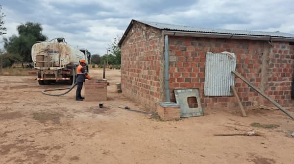 Presidente Peña señala ‘graves fallas estructurales’ en Acueducto del Chaco