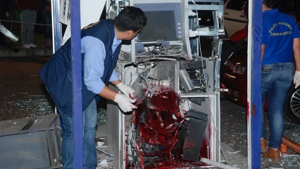 Descubren táctica de asaltacajeros para “lavar” billetes entintados