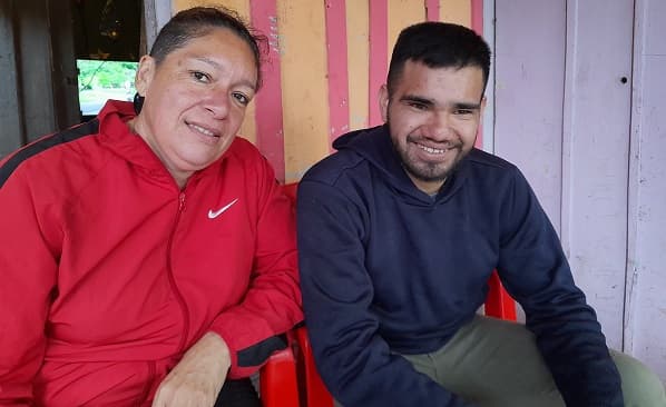 Daniel Yegros, el ciego a punto de ser peluquero