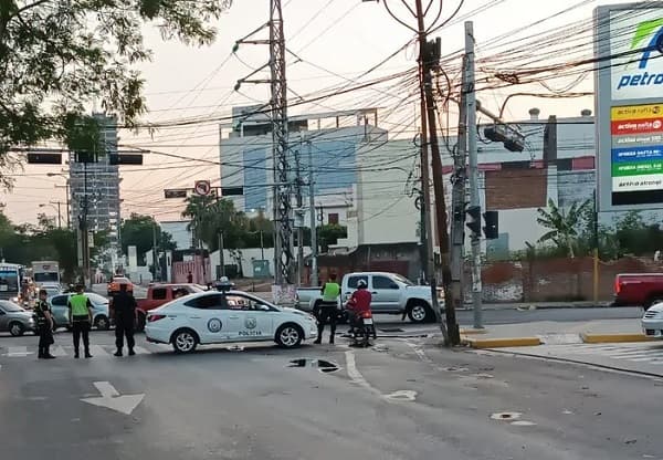 Indígenas paralizan avenida Artigas exigiendo asistencia del Indi